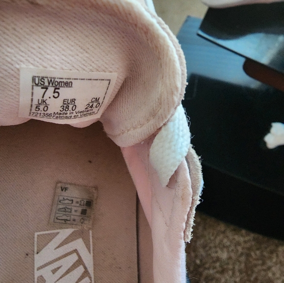 Sneakers - Picture 11 of 11